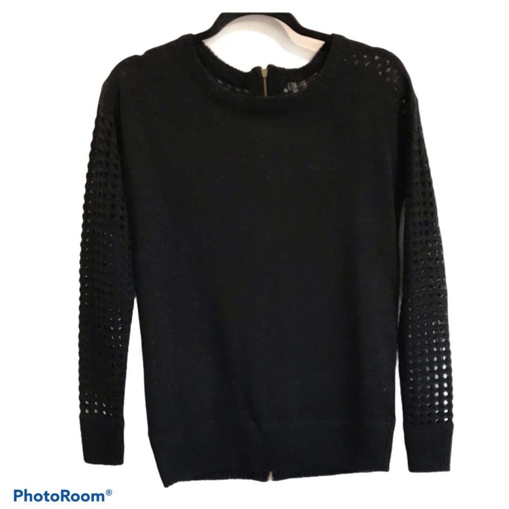 KNIT SWEATER WITH LOOSE WEAVE CROCHET